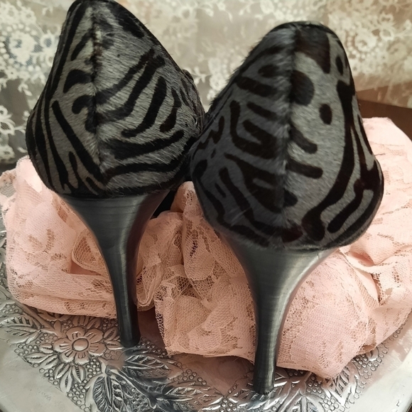 BCBGeneration Leopard Print Cowhide Stilettos 4.5" heel 3/4" Platforms❣️ - Picture 4 of 6